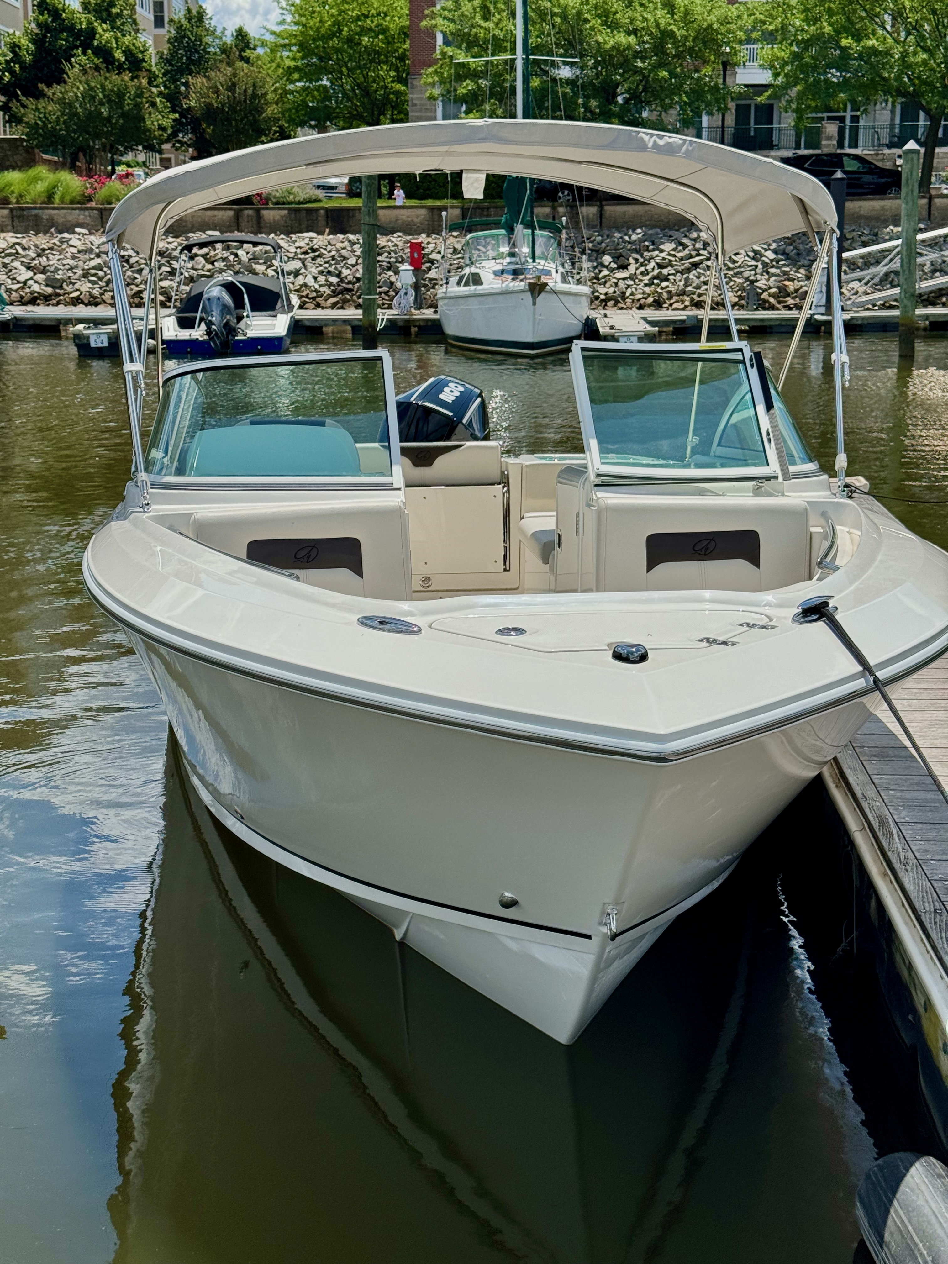 Dual Console 152-Amenity/Need 6 incident free reservations/Float Plan required